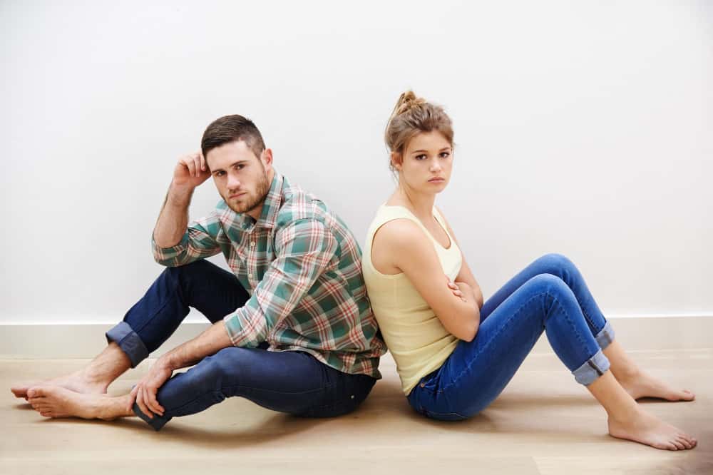 Couple triste et conflit à la maison