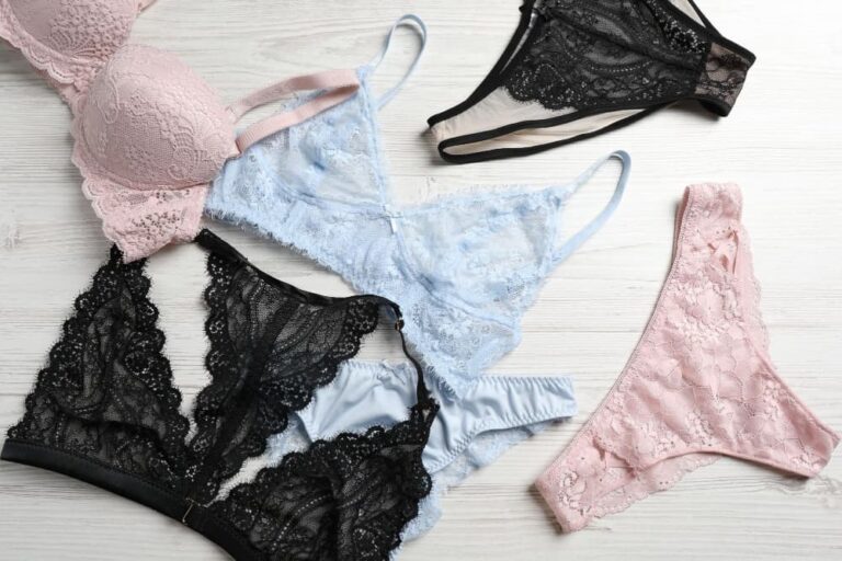 Différents ensembles de lingerie en dentelle